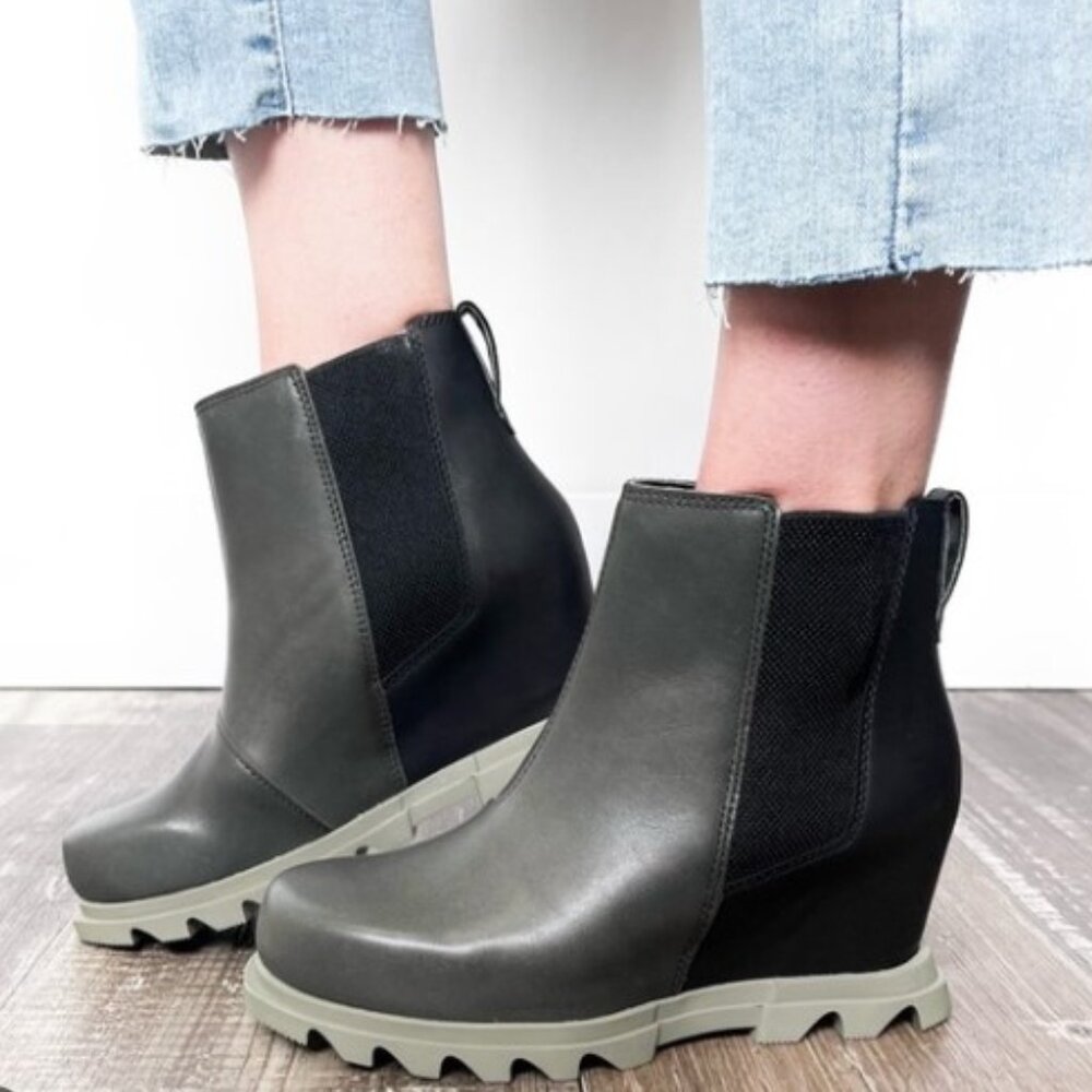 Sorel Size 9 Joan of Arctic Wedge III Chelsea Boots in Dark Moss & Sage